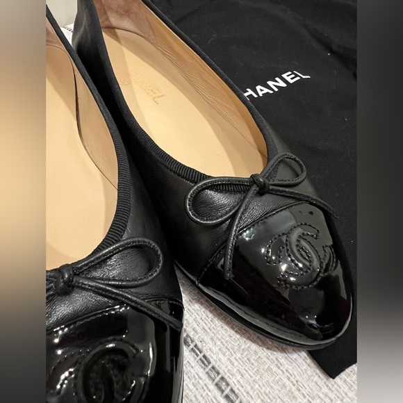 Authentic Chanel Black Ballet Flats with patent toe cap - Picture 2 of 10